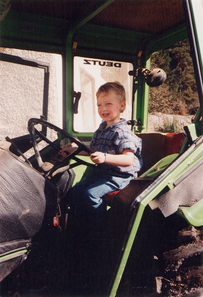 06_florian_(ute)_auf_traktor.jpg